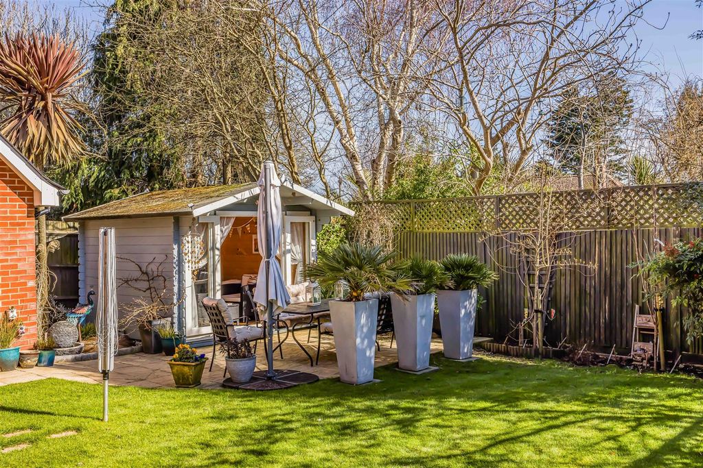 Property photo 2 of 27 32 Longcroft Way, Havant-Small-Porticomarketing-Ne