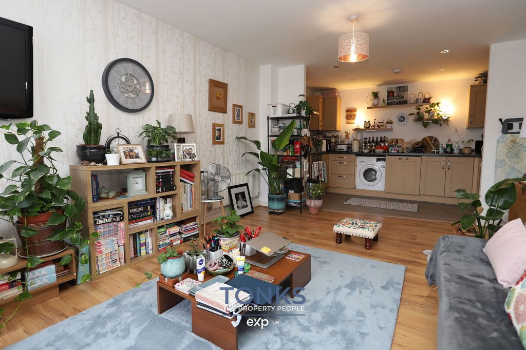 Property photo 3 of 18