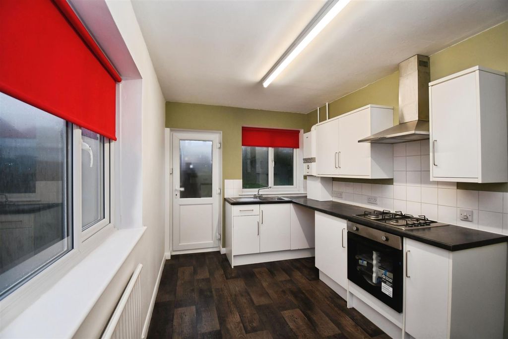 Property photo 3 of 14 Kitchen