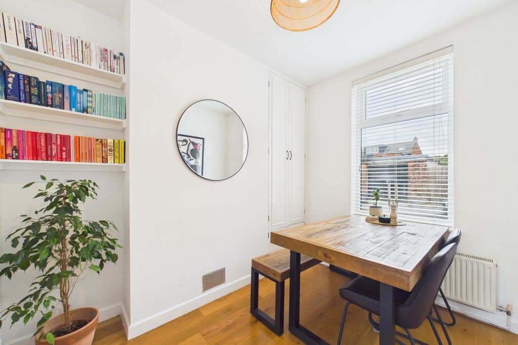 Property photo 3 of 15 Cam02279G0-Pr0058-Still013