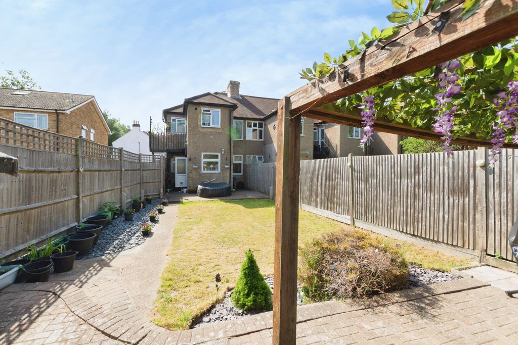 Property photo 1 of 18 Garden