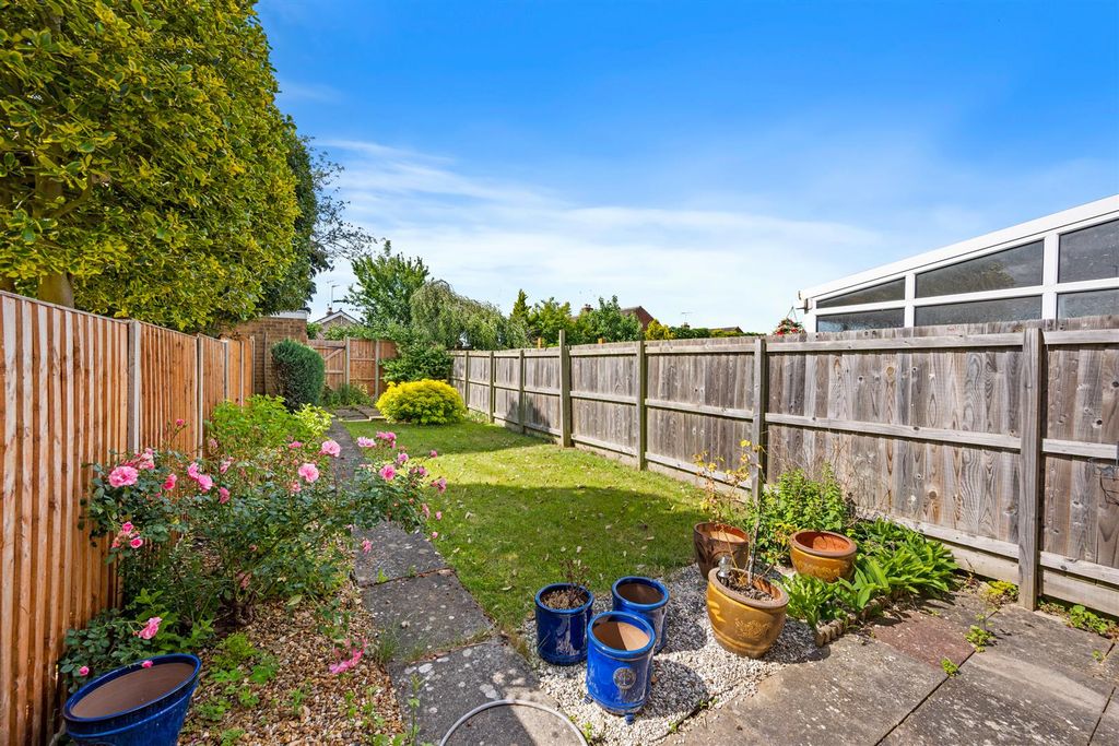 Property photo 2 of 24 Garden