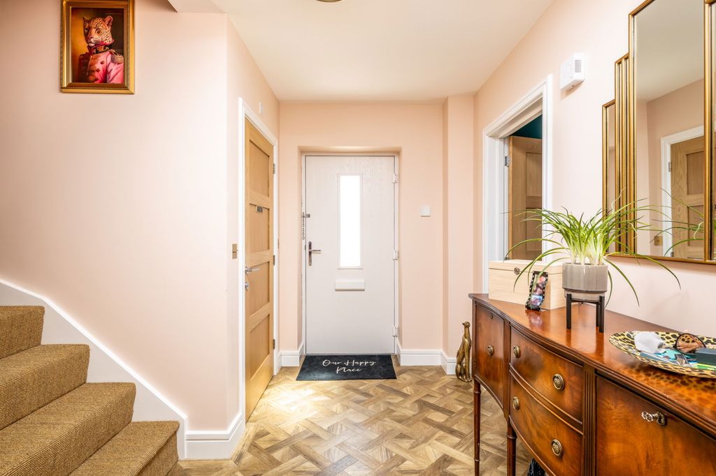 Property photo 2 of 31