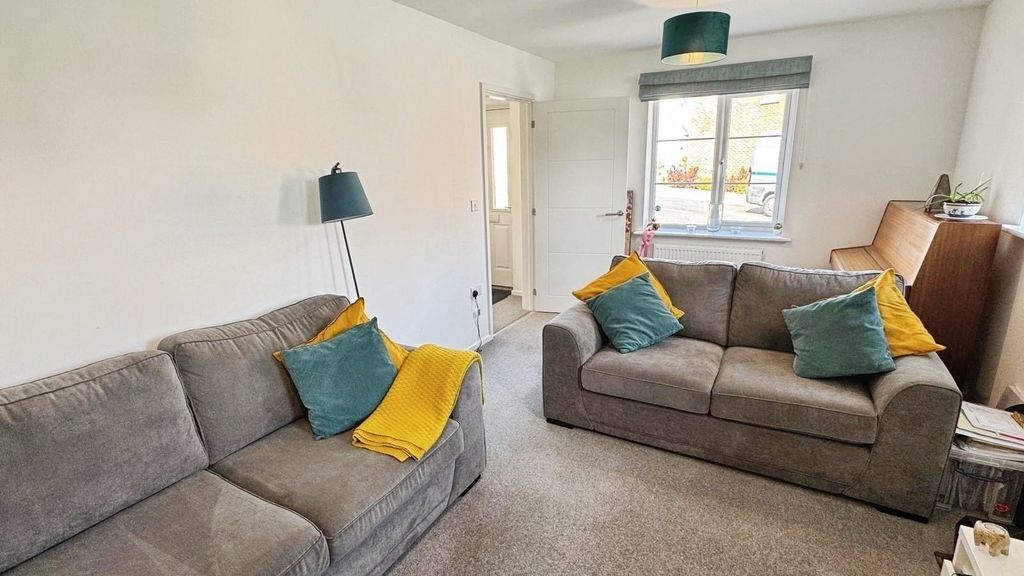 Property photo 3 of 13 Lounge