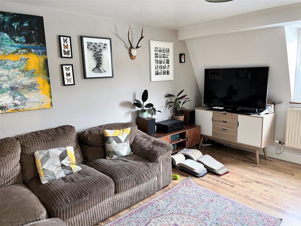 Property photo 2 of 12 Launch.Jpg