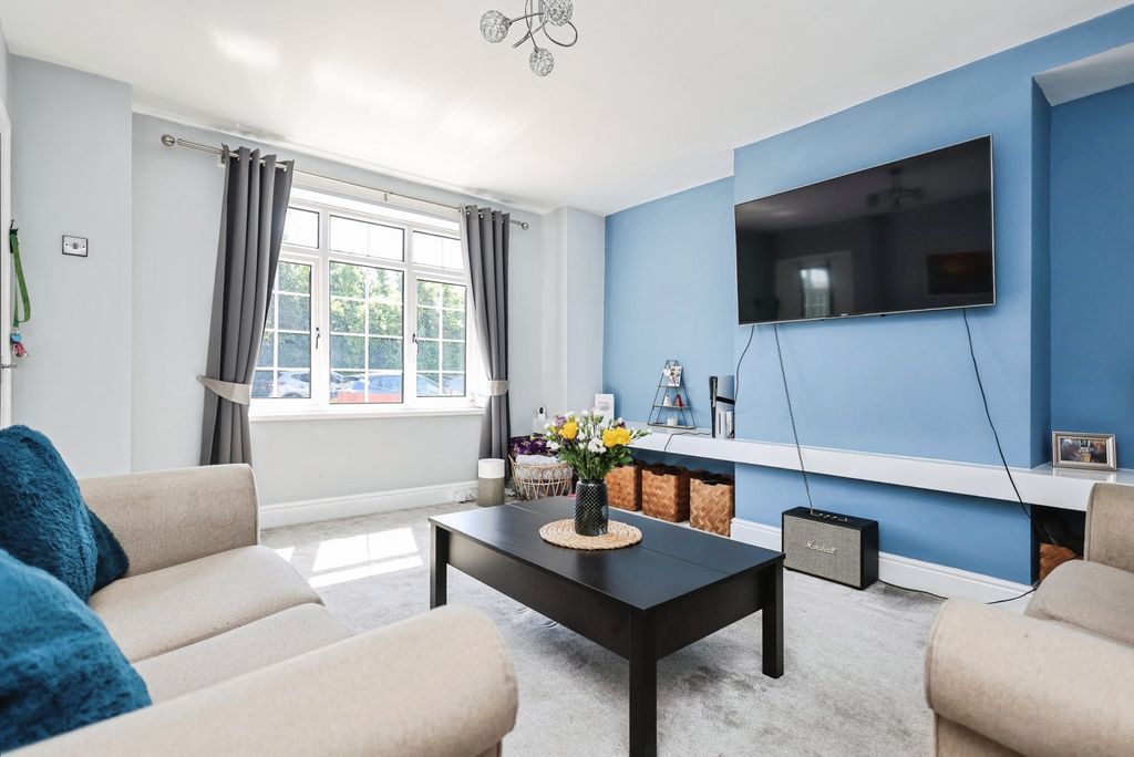 Property photo 2 of 19 Pbox-Img.Jpg