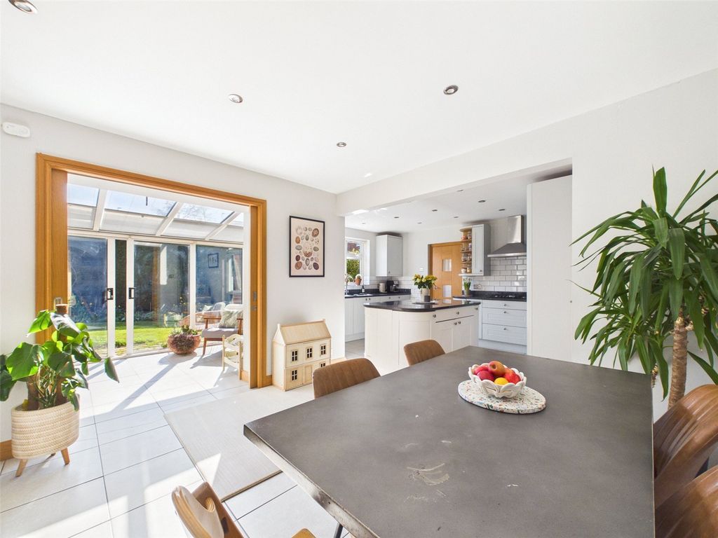 Property photo 2 of 21 Picture No. 17