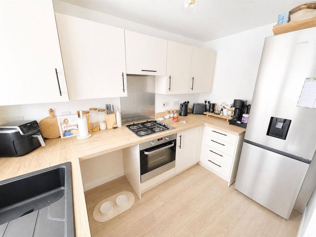 Property photo 3 of 24 Kitchen 2.Png