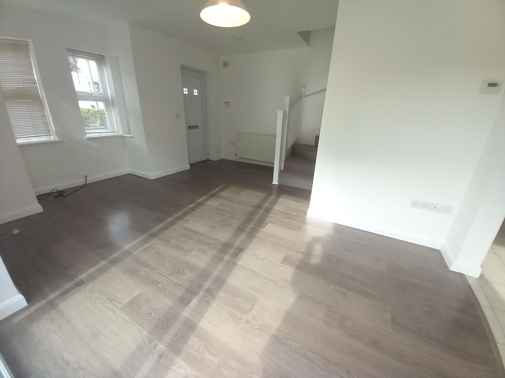 Property photo 3 of 10 Living Room