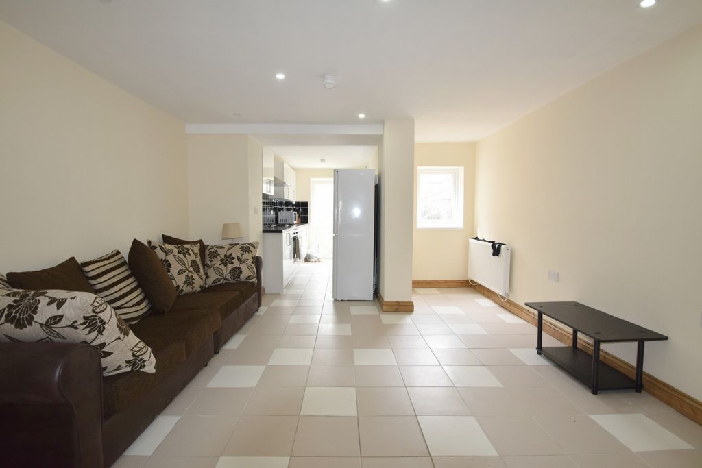 Property photo 1 of 10 Photo 3