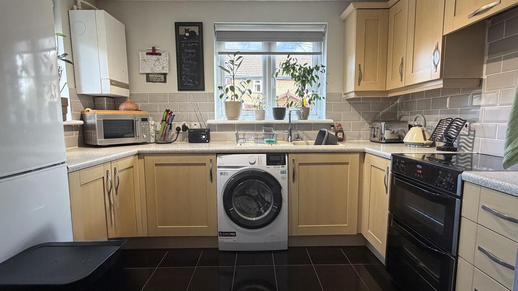 Property photo 3 of 8 Kitchen