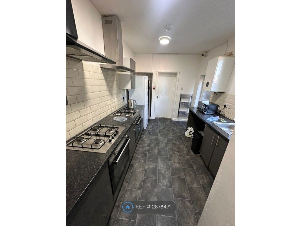 Property photo 1 of 10 Shared Kitchen