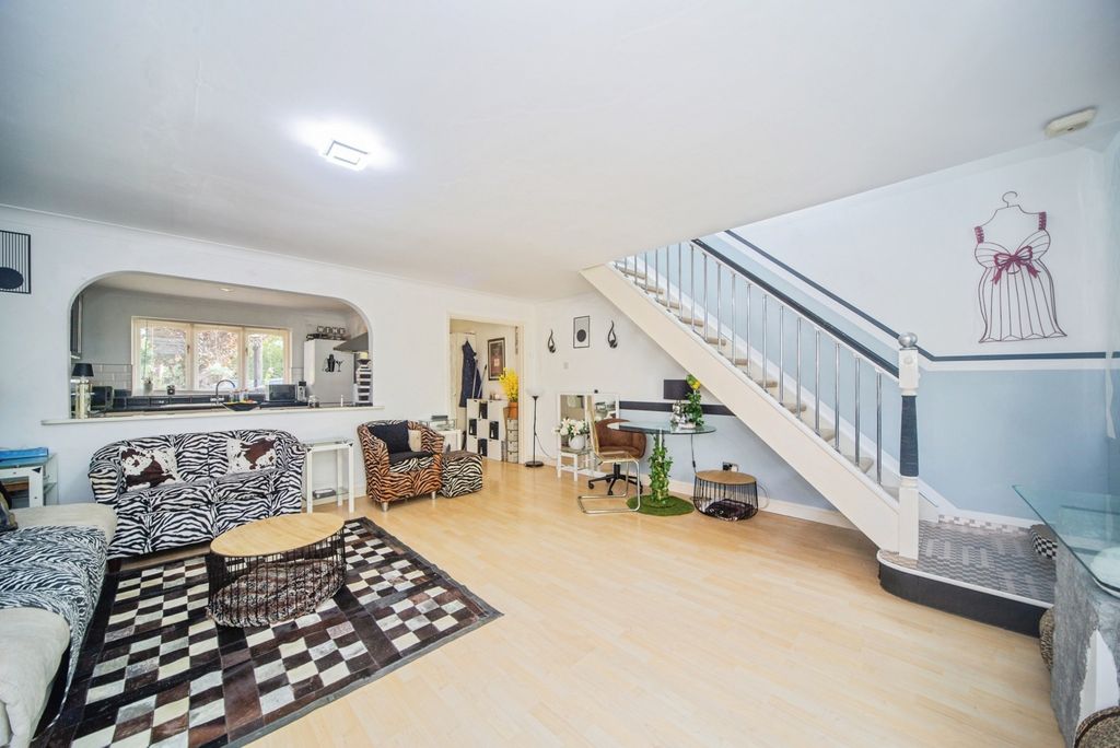 Property photo 3 of 15 Pbox-Img.Jpg