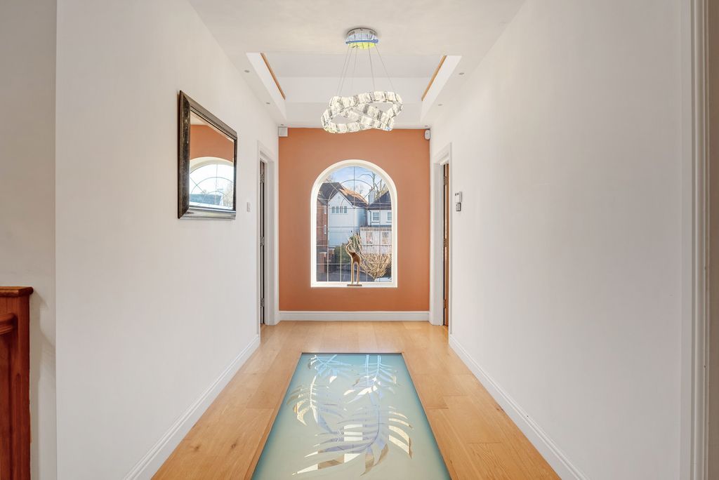 Additional image 14 of 6 bed detached house for salePine Grove, Brookmans Park AL9