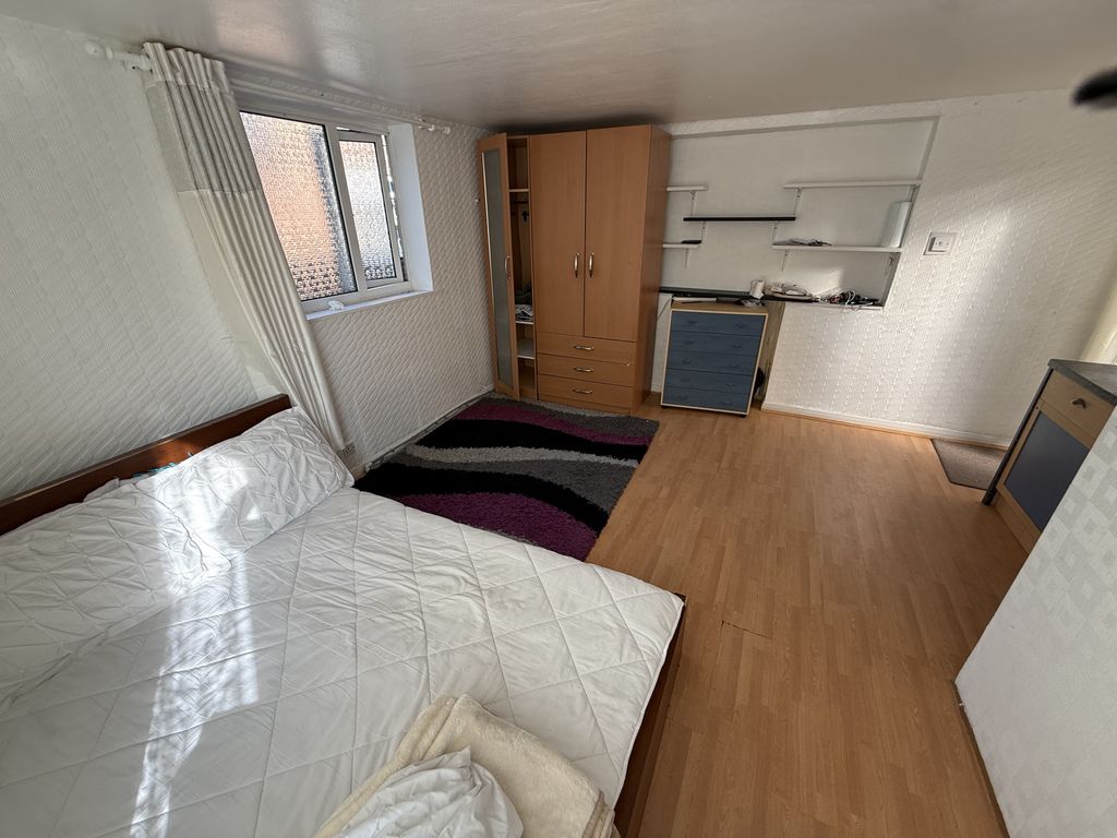 Property photo 3 of 3