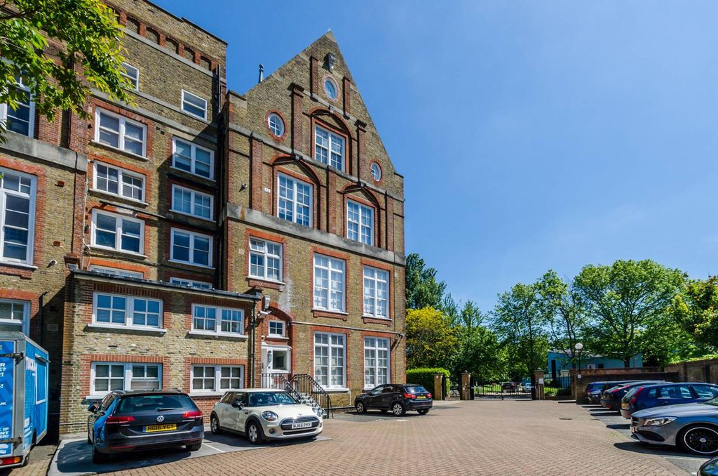 Property photo 1 of 8