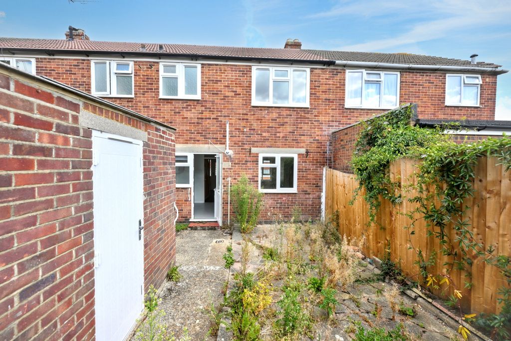 Property photo 3 of 18 71 Downfield Road, Cheshunt, Hertfordshire, En8 8Sr