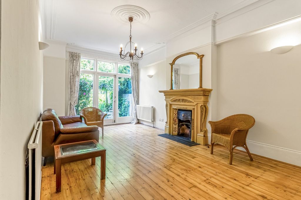 Property photo 2 of 28 Picture No. 92