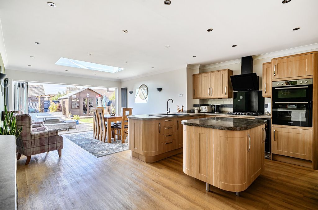 Property photo 2 of 13 15286966