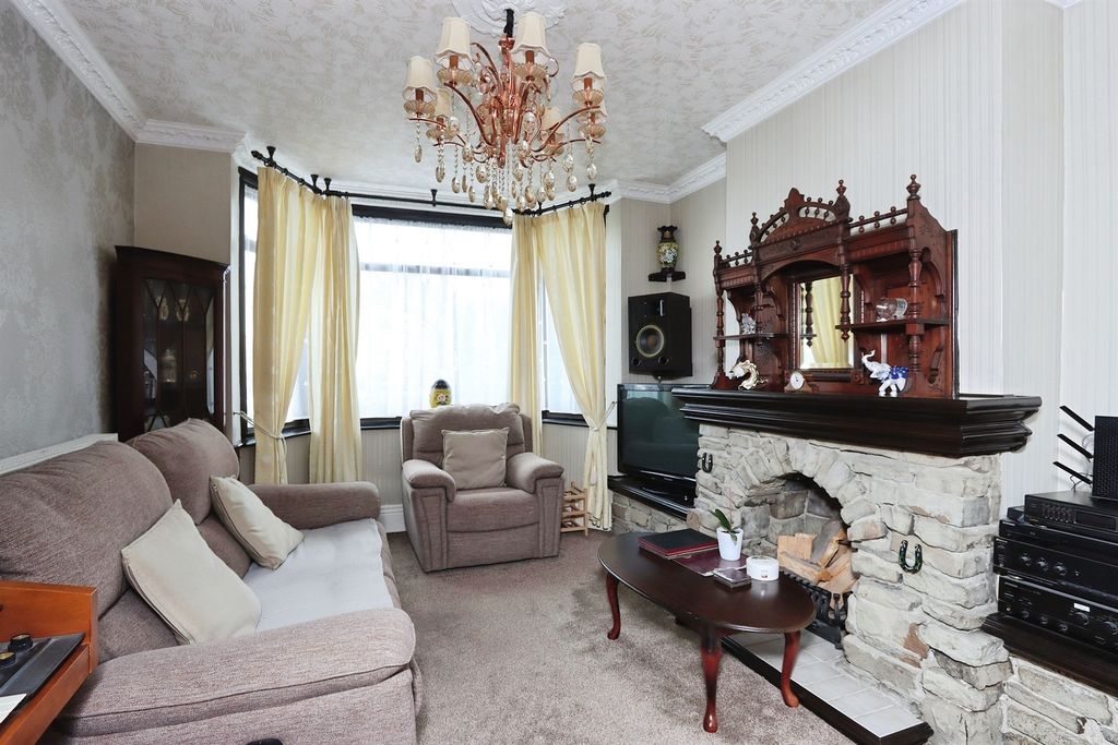 Property photo 2 of 11