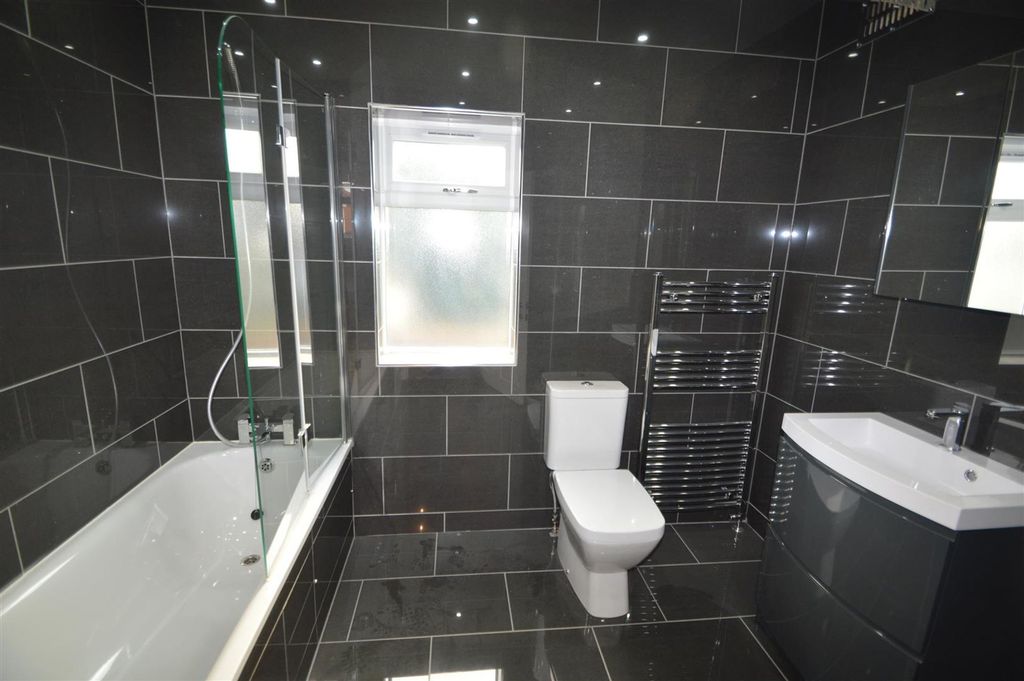 Property photo 3 of 4 Bathroom