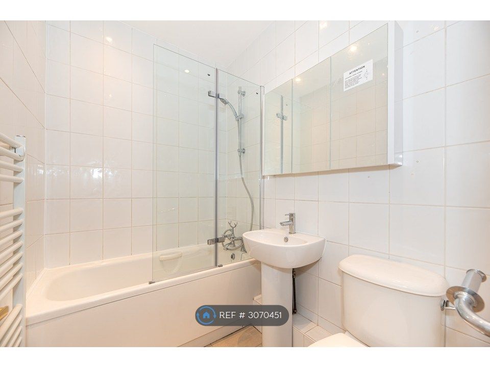 Property photo 3 of 19 Bathroom