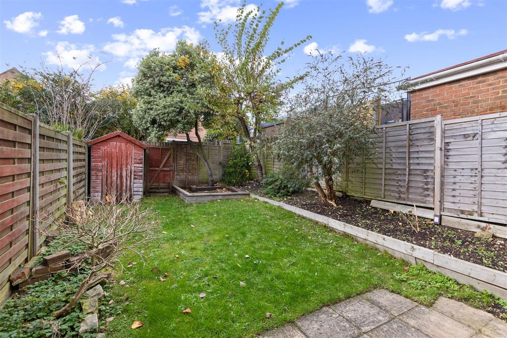 Property photo 2 of 5 Garden