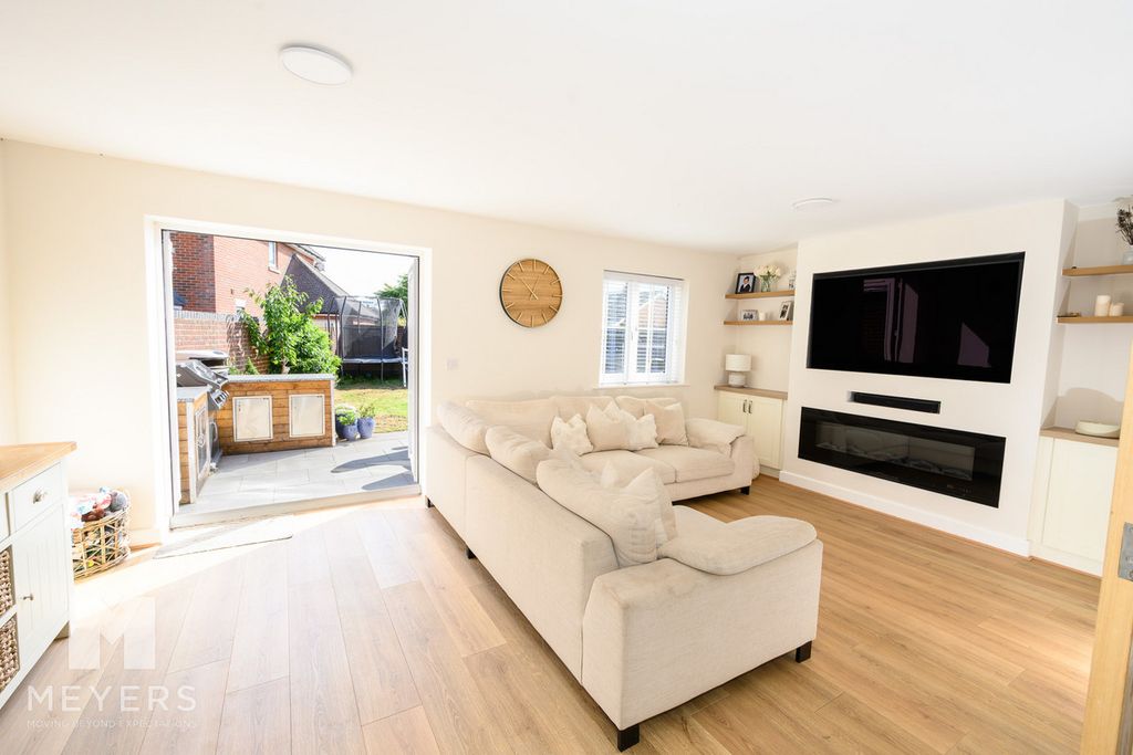 Property photo 2 of 25