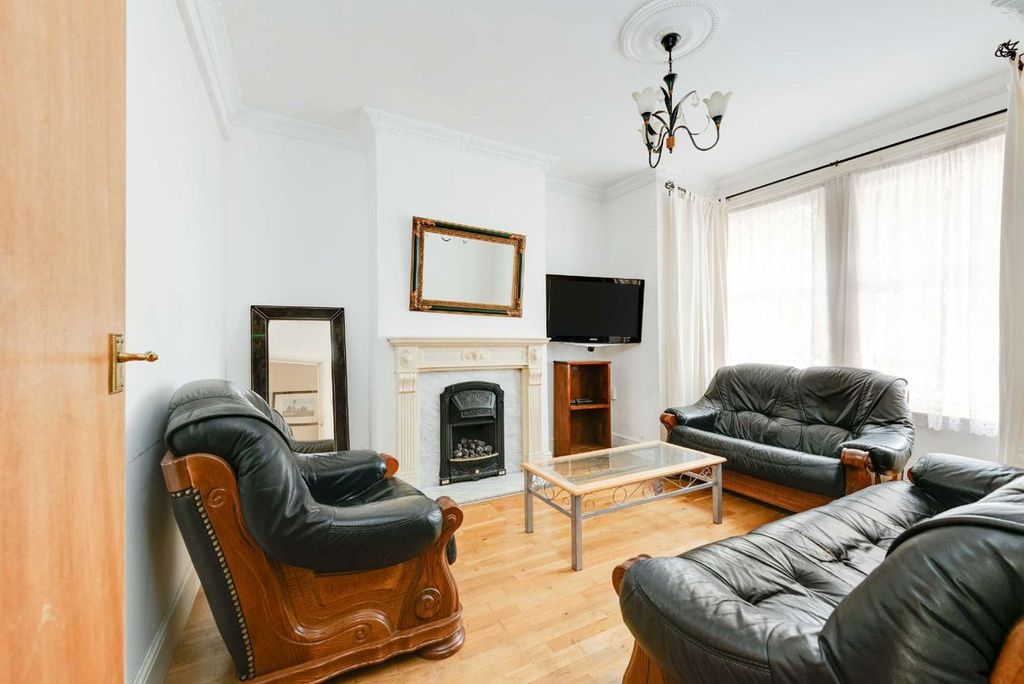 Property photo 2 of 9