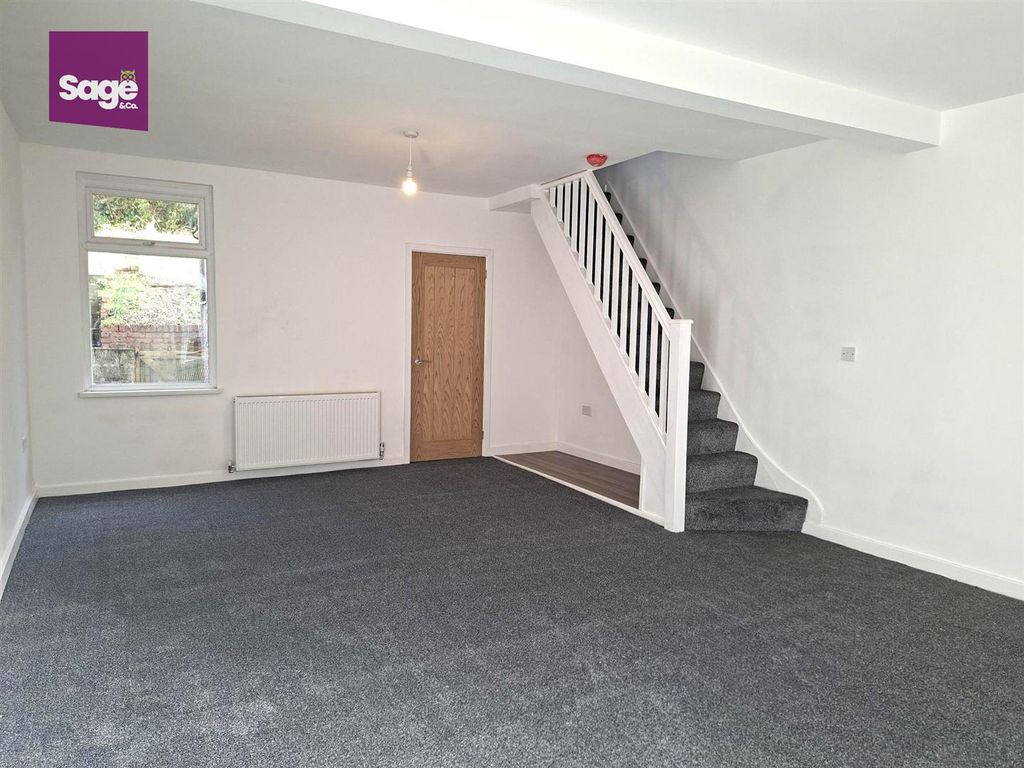 Property photo 2 of 26