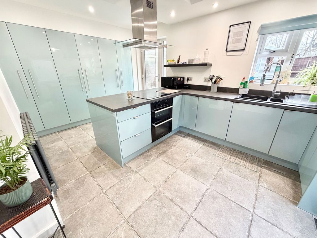 Property photo 2 of 24