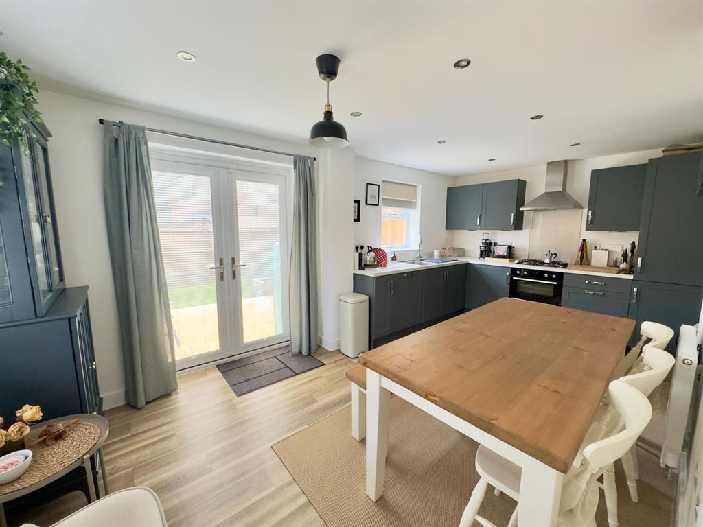 Additional image 5 of 3 bed detached house for saleWebb Close, Hook RG27