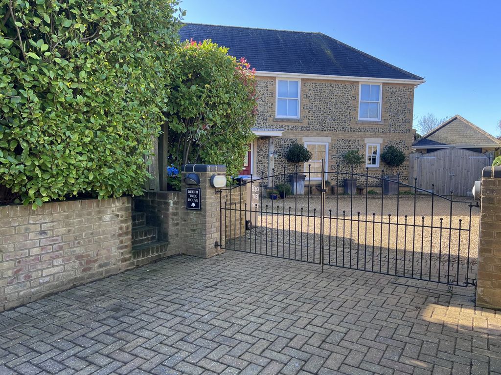 Property photo 3 of 41 Photo 2