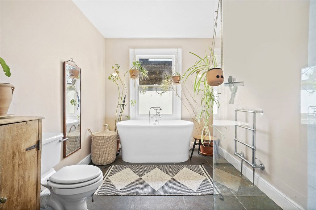 Property photo 3 of 23 Picture No. 15