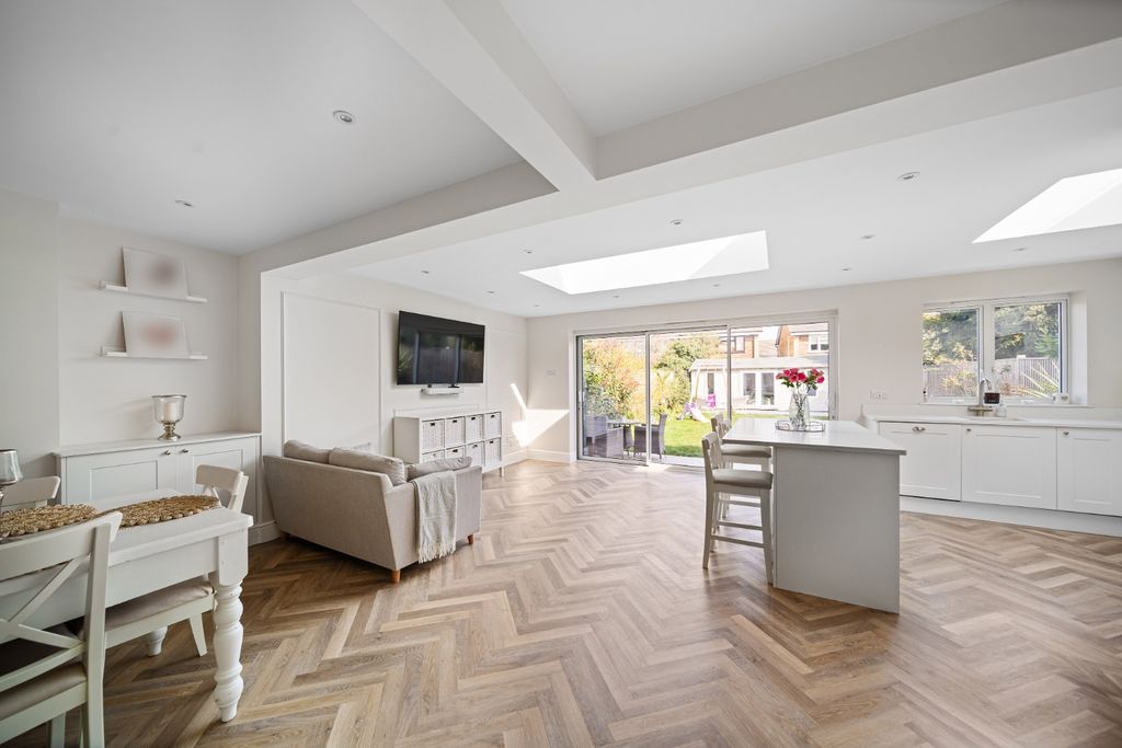 Property photo 2 of 25 3315473