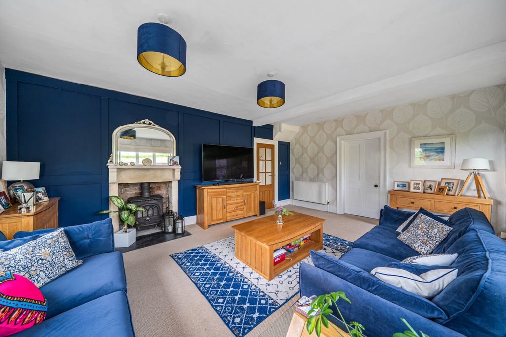 Property photo 3 of 30 Sitting Room