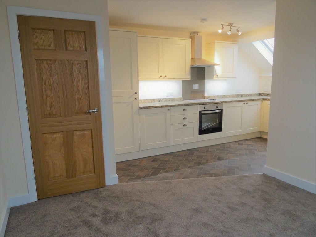 Property photo 3 of 10 Kitchen