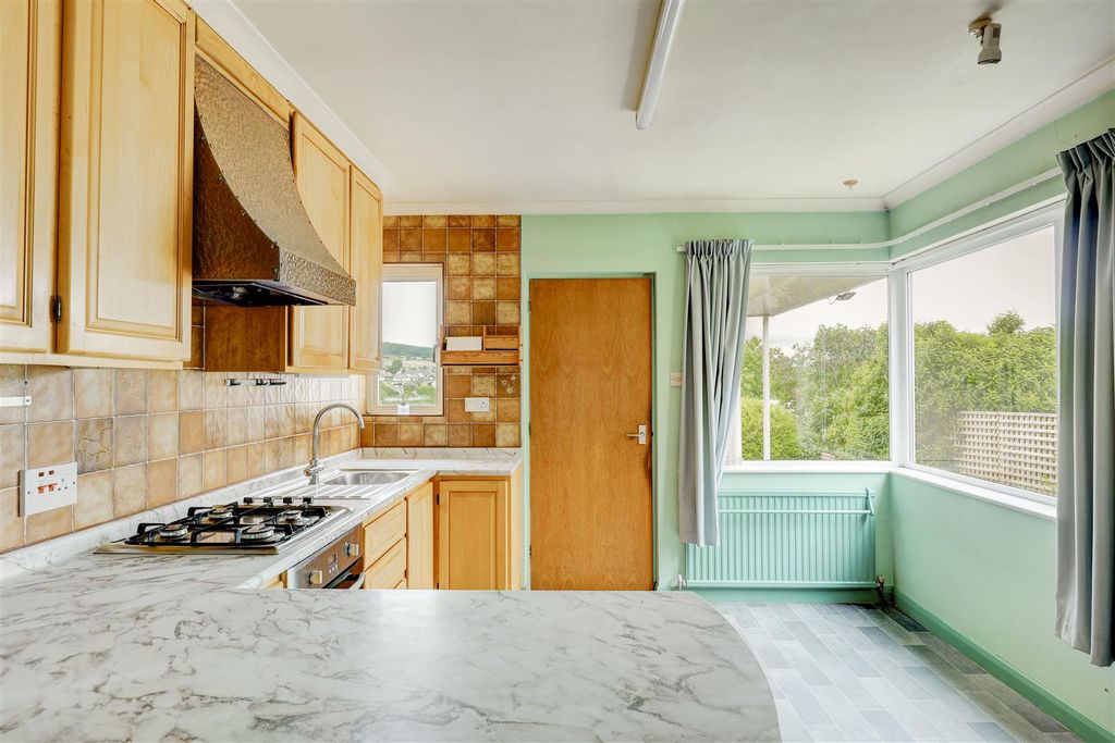 Property photo 2 of 24 21 Netherend Rd Int_18 2.Jpg