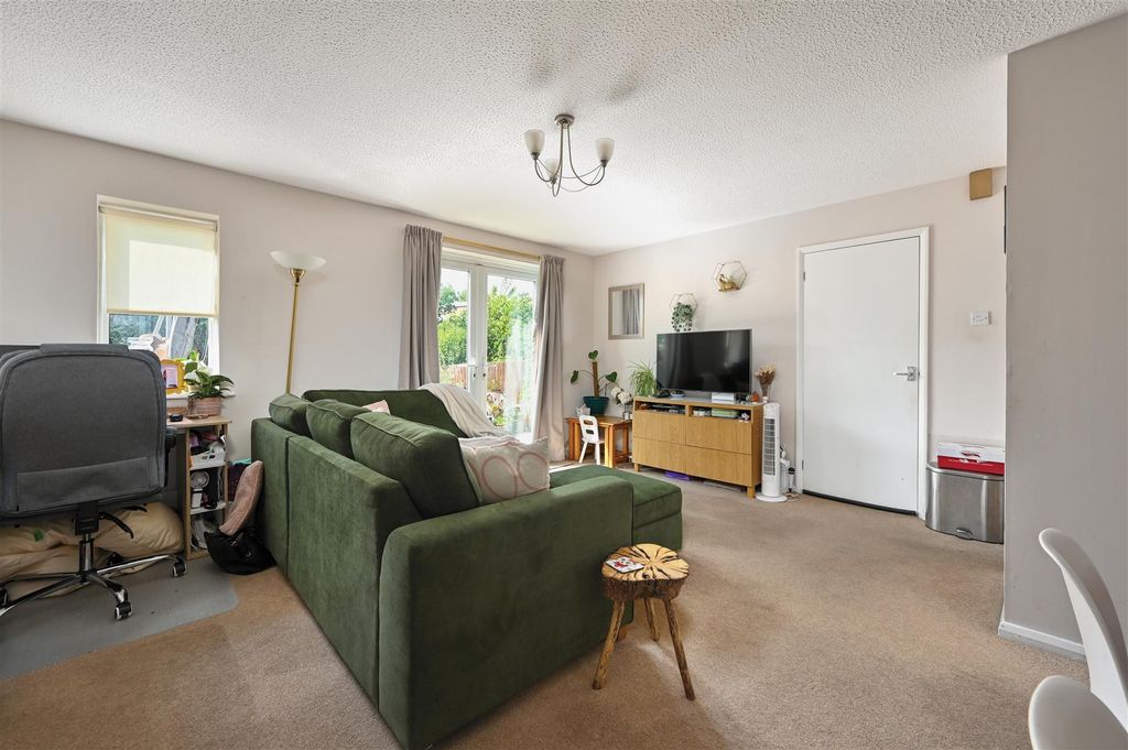 Property photo 3 of 13 209 London Road (14).Jpg