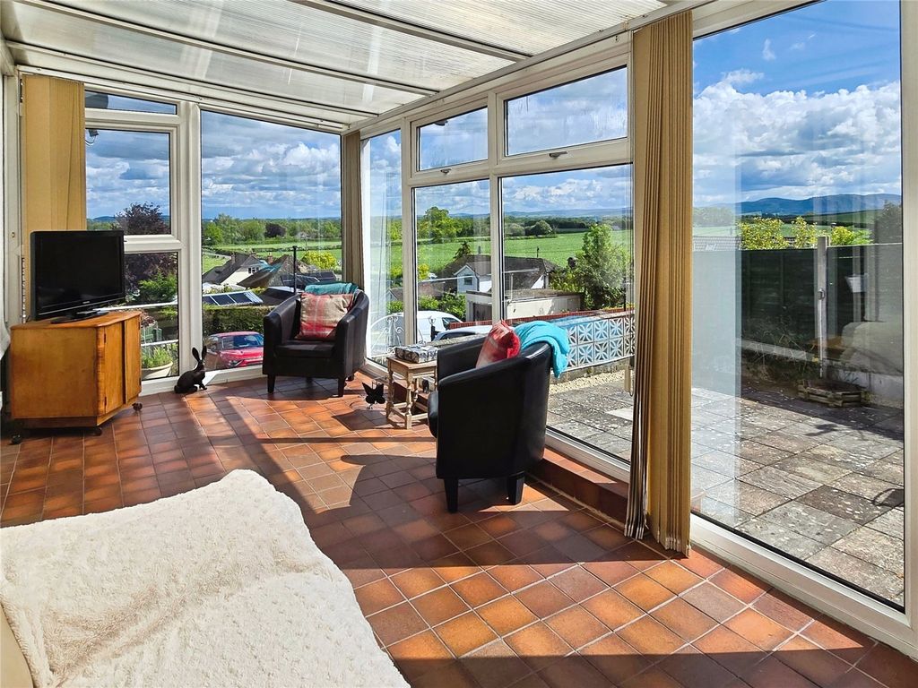 Property photo 3 of 21 Conservatory