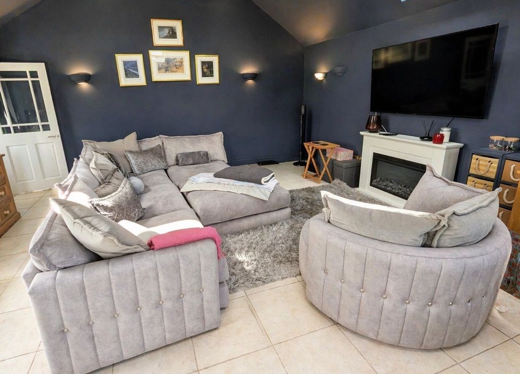 Property photo 3 of 24 Sitting Room