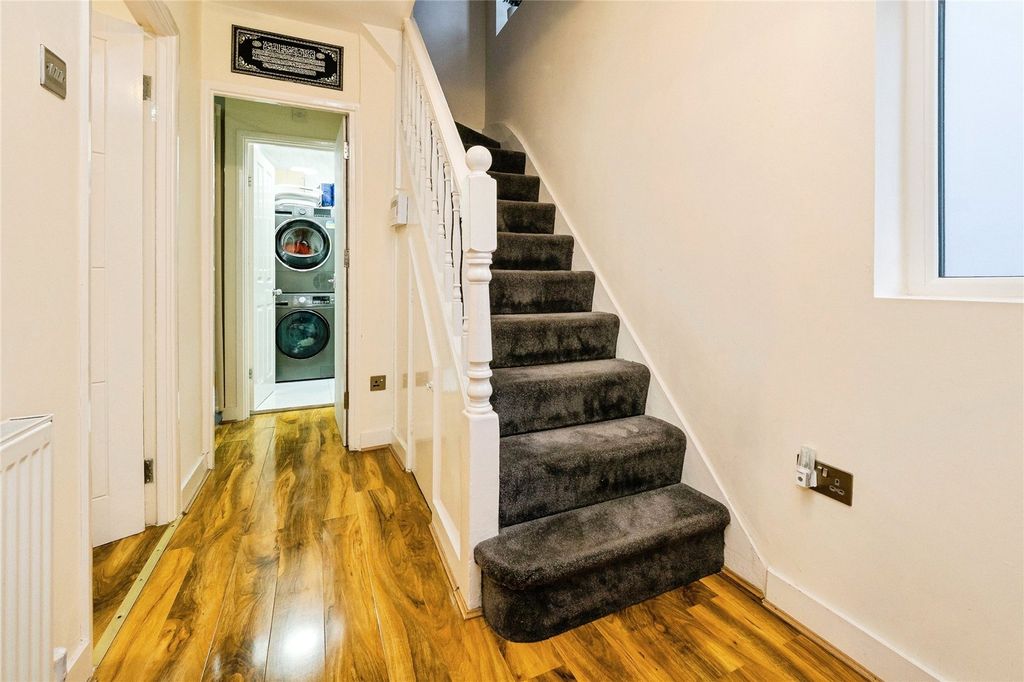 Property photo 2 of 21 Picture No. 17