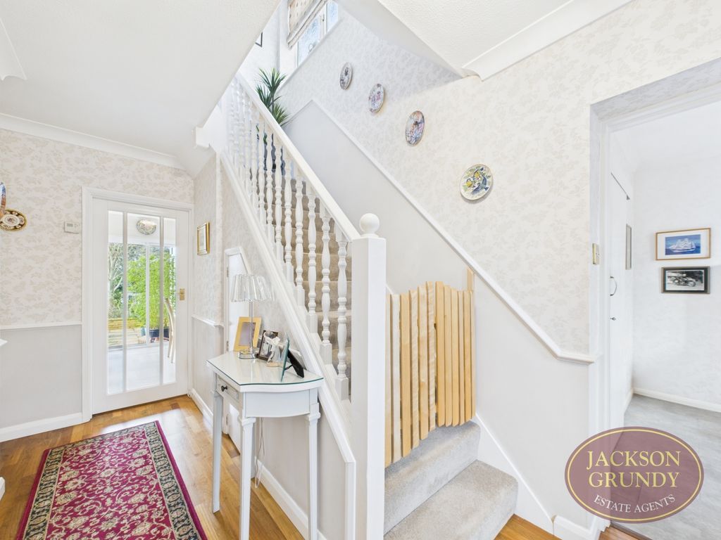 Property photo 2 of 26 North Western Avenue