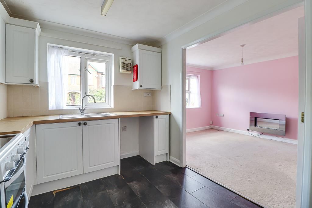 Property photo 3 of 12 Kitchen