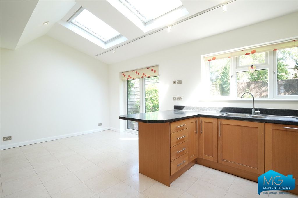 Property photo 2 of 19 Picture No. 48