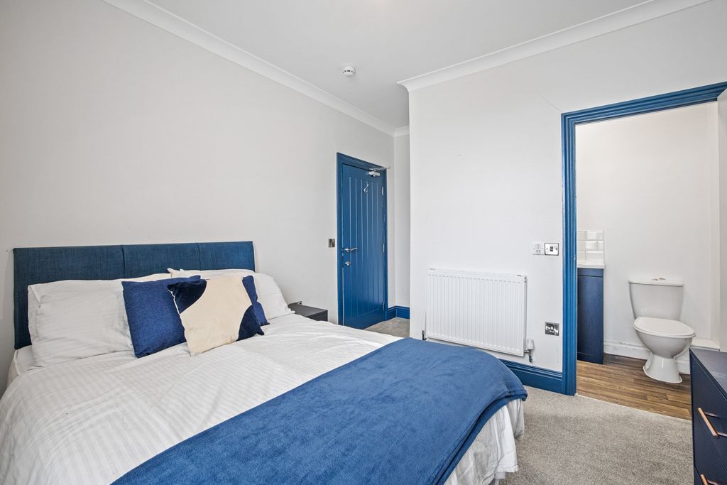 Property photo 1 of 9 0042