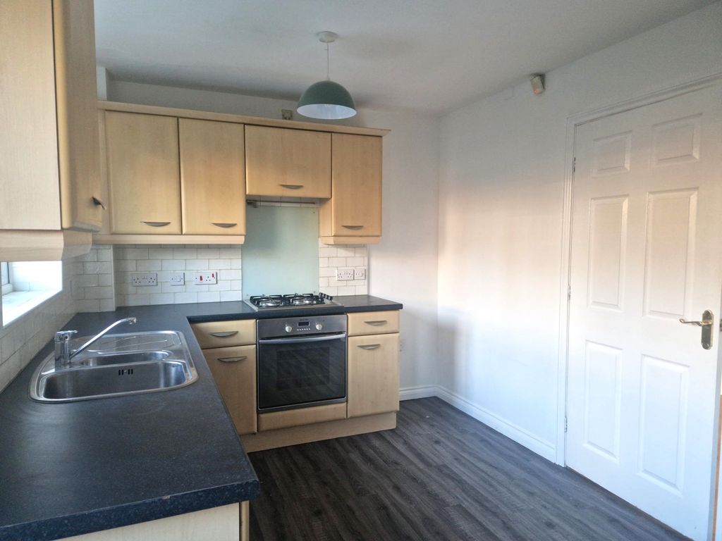 Property photo 3 of 9 Kitchen