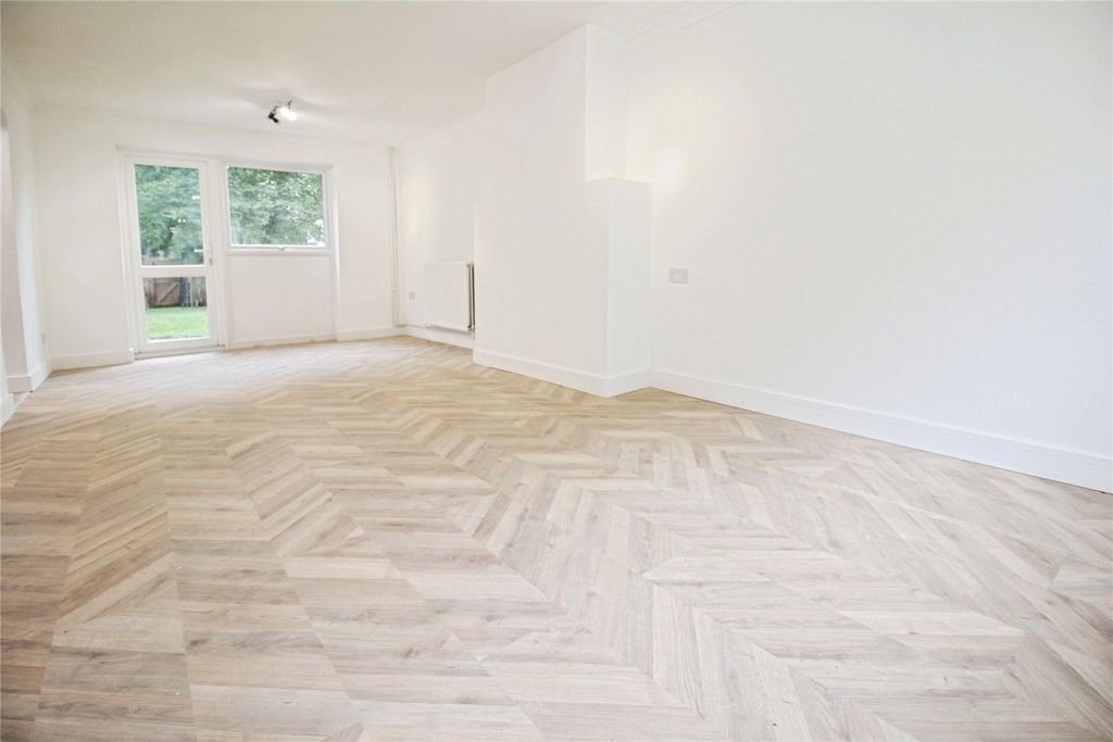 Property photo 2 of 14 Picture No. 11