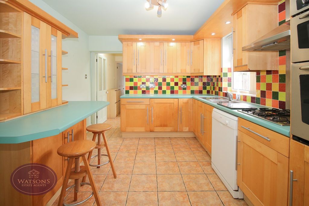 Property photo 3 of 24