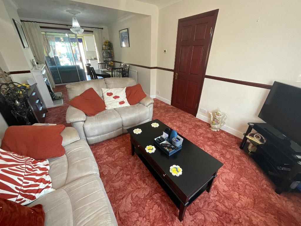 Property photo 2 of 17 Living Room 23'7 x 10'9